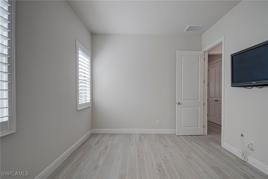 2 Bed Attached for Sale in Naples, photo 21