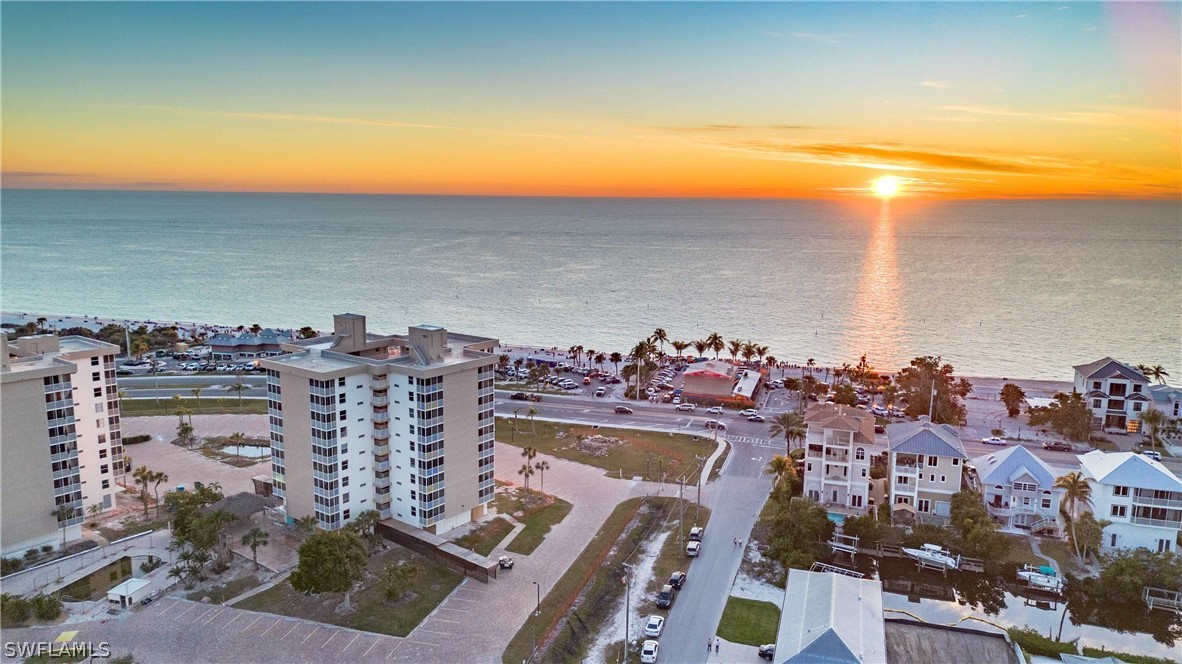 1 Bed Waterfront Home for Sale in Beach And Tennis Club, photo 21