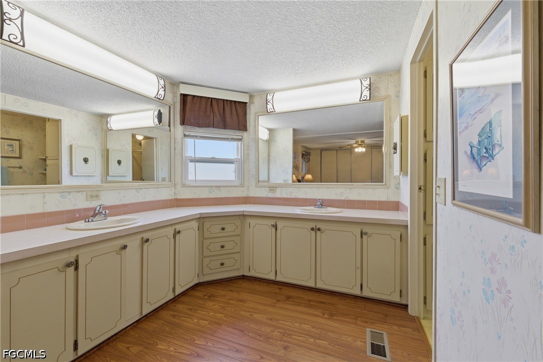 2 Bed ManufacturedHome for Sale in North Fort Myers, FL — photo 21