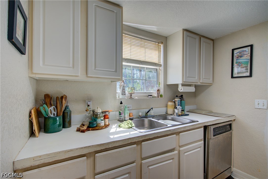 3 Bed SingleFamilyResidence for Sale in Lehigh Acres, photo 21