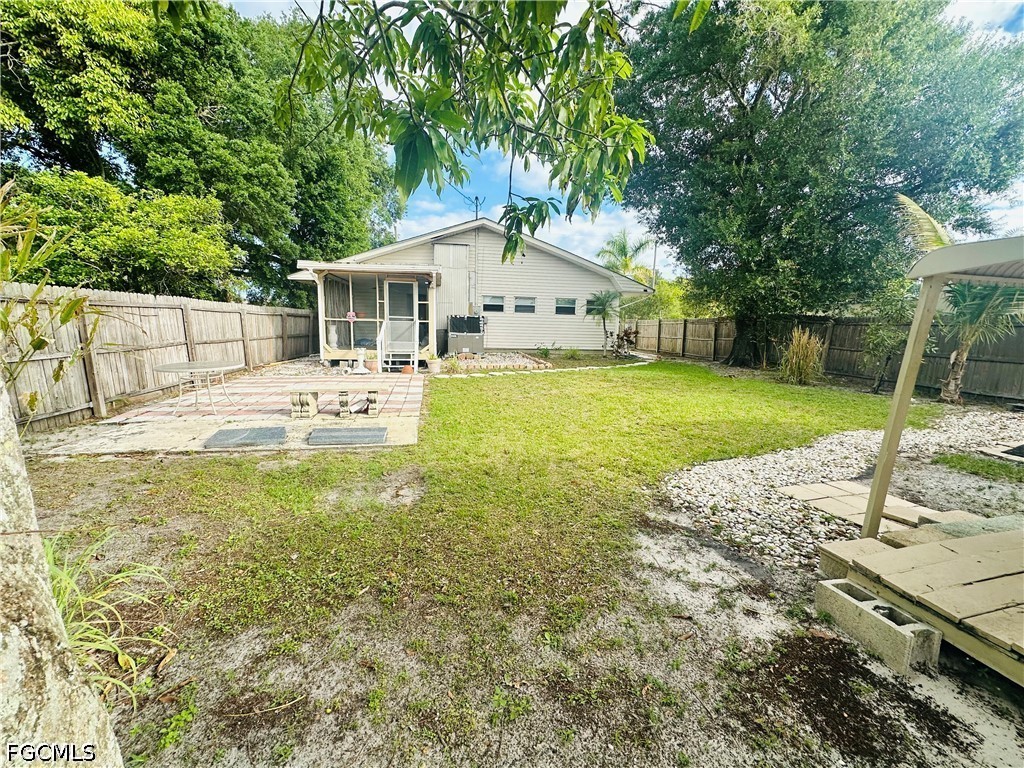 2 Bed SingleFamilyResidence for Sale in Fort Myers, photo 21