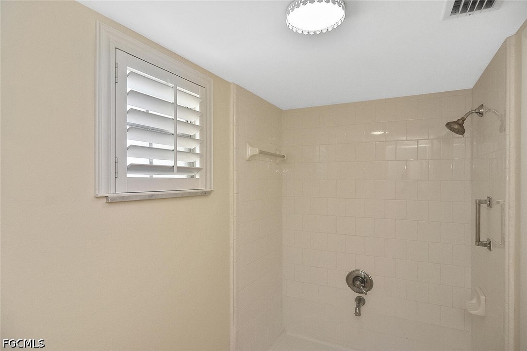 2 Bed Waterfront Home for Sale in Fort Myers, photo 21