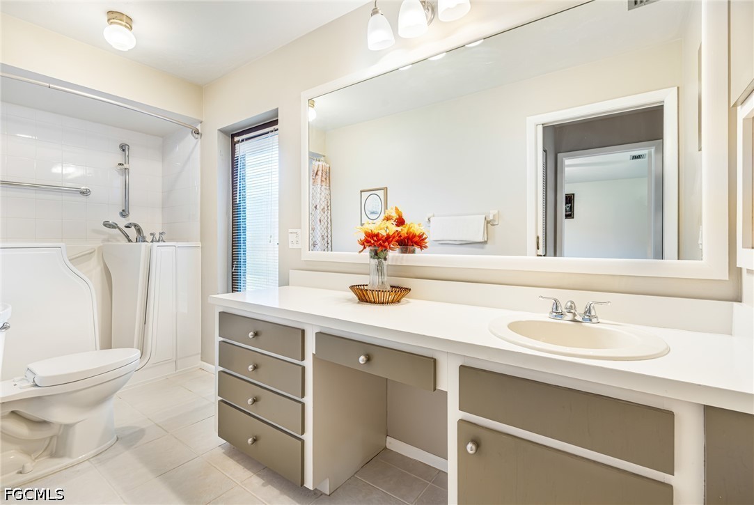 2 Bed SingleFamilyResidence for Sale in Fort Myers, photo 21