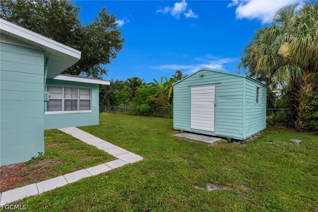 2 Bed SingleFamilyResidence for Sale in Mcgregor Groves, FL — photo 21