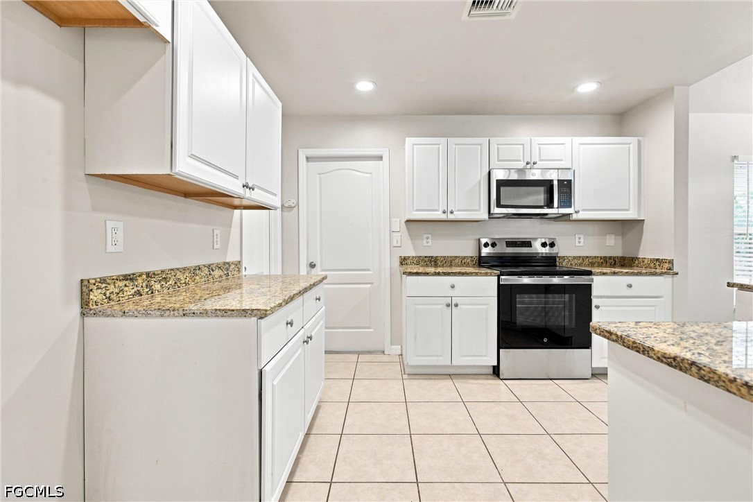 3 Bed SingleFamilyResidence for Sale in Mirror Lakes, FL — photo 21