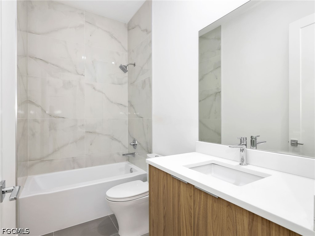 3 Bed SingleFamilyResidence for Sale in East Englewood, photo 21