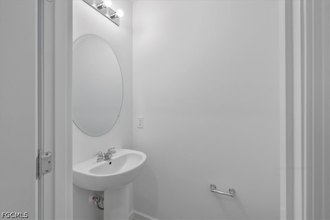 3 Bed SingleFamilyResidence for Sale in Cape Coral, photo 21