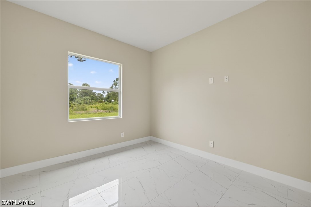 4 Bed SingleFamilyResidence for Sale in Lehigh Acres, photo 21