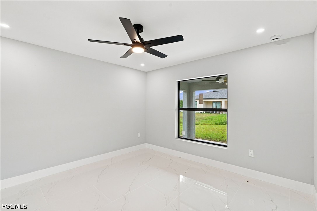 3 Bed Attached for Sale in Lehigh Acres, photo 21