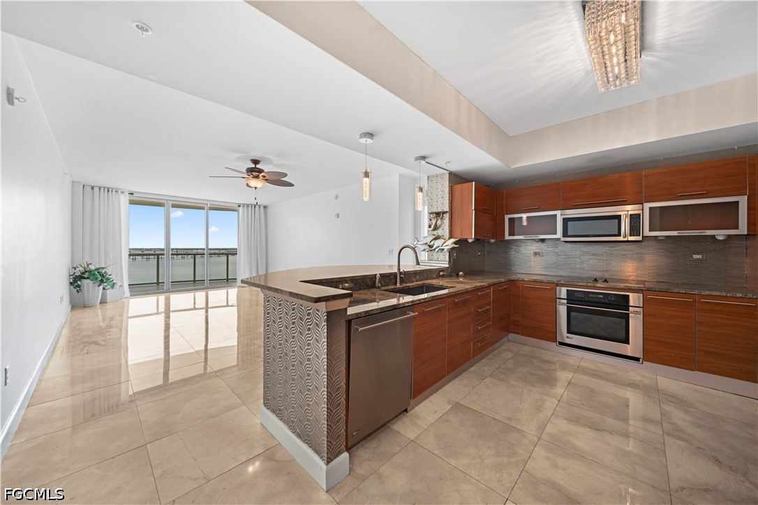 3 Bed Pool Home for Sale in Oasis, photo 21
