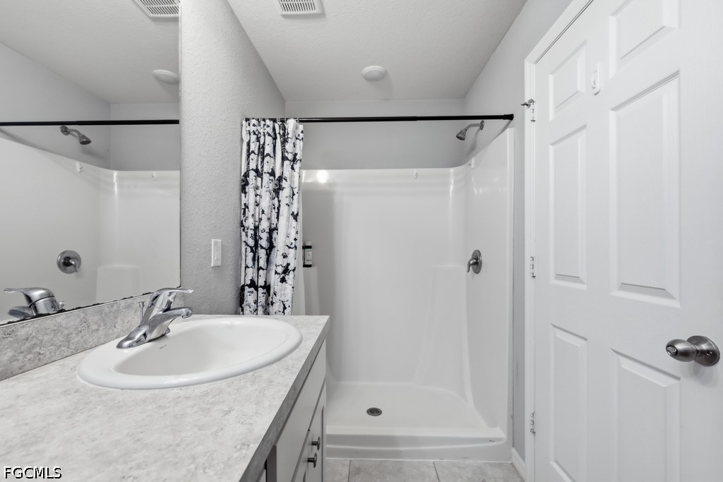 3 Bed SingleFamilyResidence for Sale in Cape Coral, photo 21