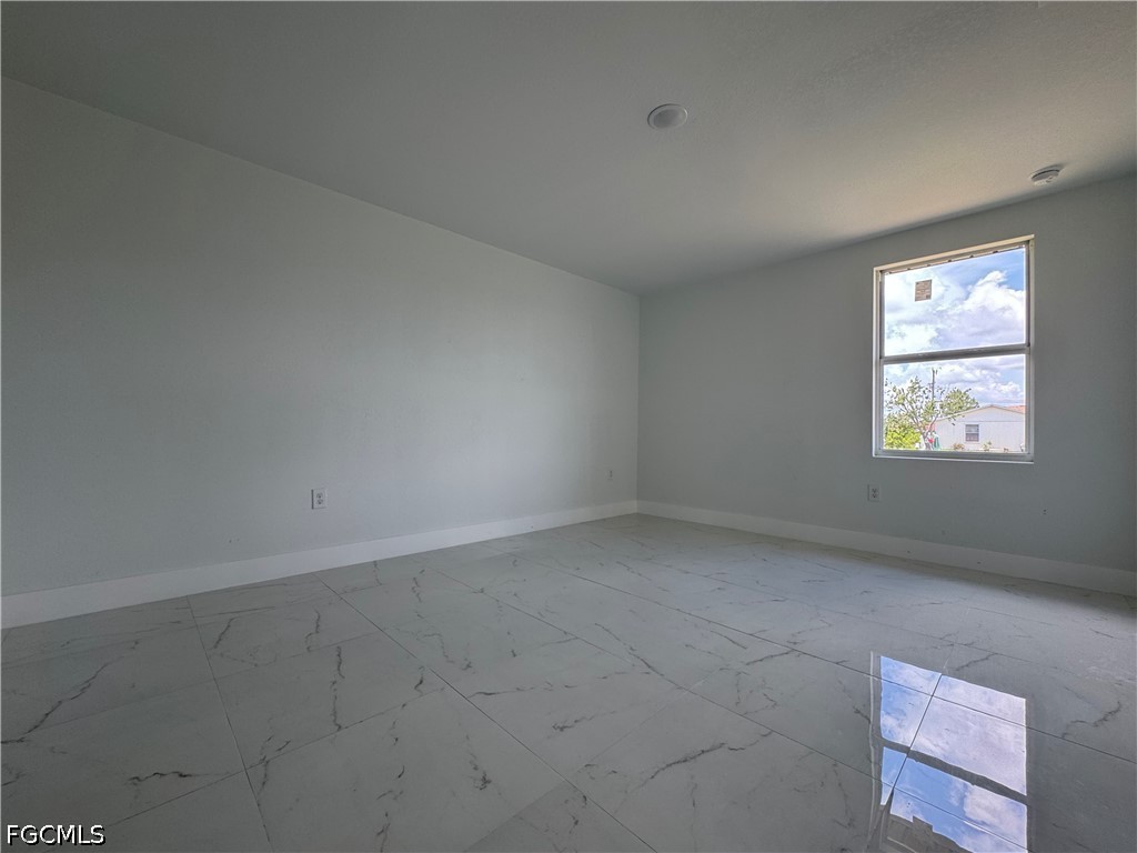 3 Bed SingleFamilyResidence for Sale in Lehigh Acres, photo 21