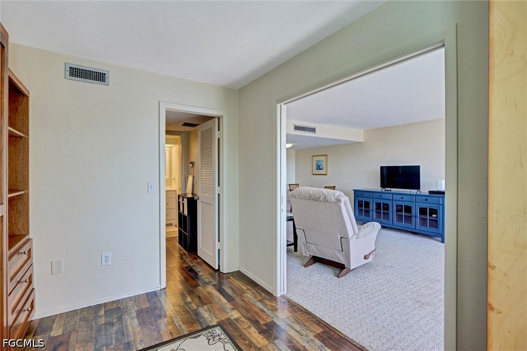1 Bed Waterfront Home for Sale in Fort Myers, photo 21