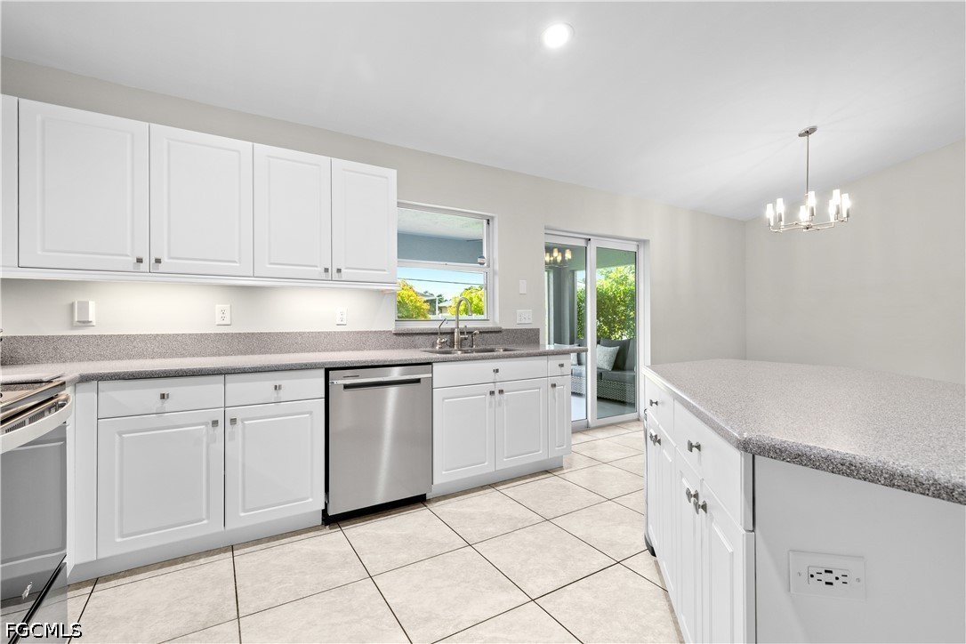 3 Bed SingleFamilyResidence for Sale in Cape Coral, photo 21
