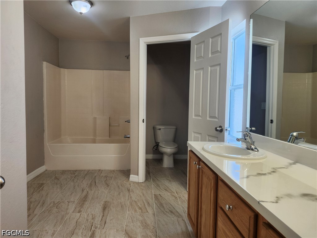 4 Bed SingleFamilyResidence for Sale in Cape Coral, photo 21