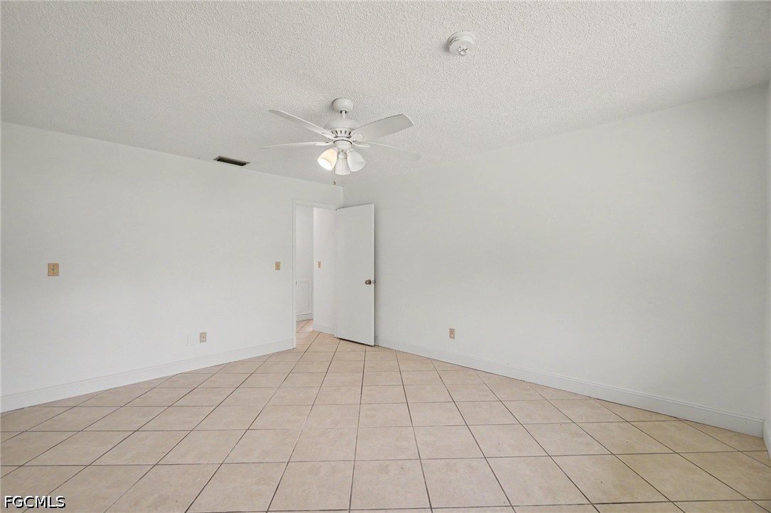 2 Bed SingleFamilyResidence for Sale in Cape Coral, photo 21