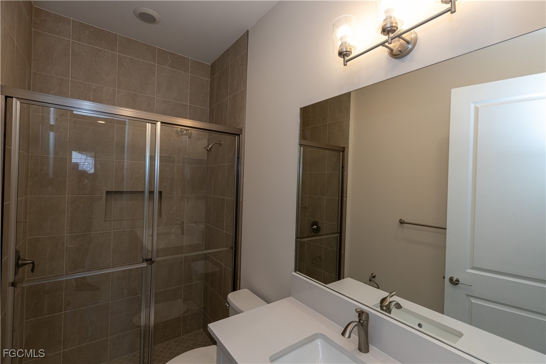 3 Bed SingleFamilyResidence for Sale in Valencia Harbor, FL — photo 22