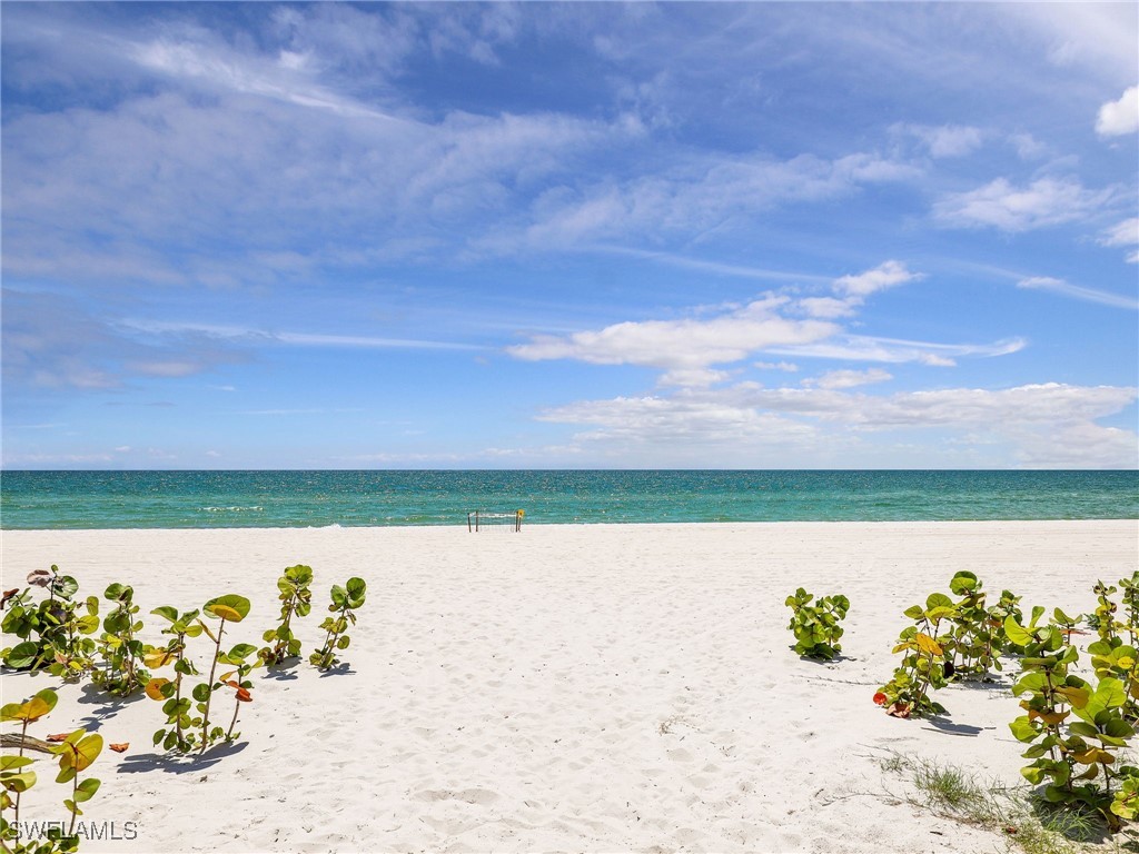 2 Bed Waterfront Home for Sale in Naples, photo 22