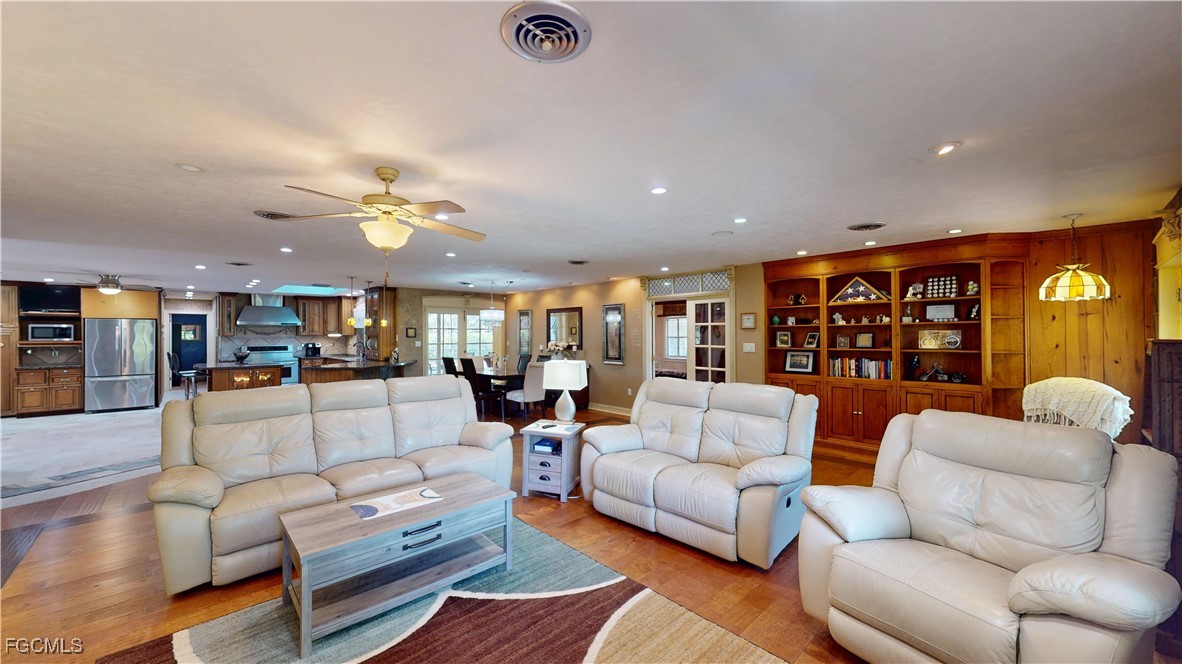 3 Bed Pool Home for Sale in Meadows, photo 22