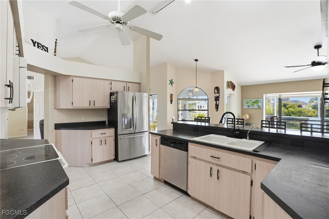 3 Bed Pool Home for Sale in Cape Coral, photo 22