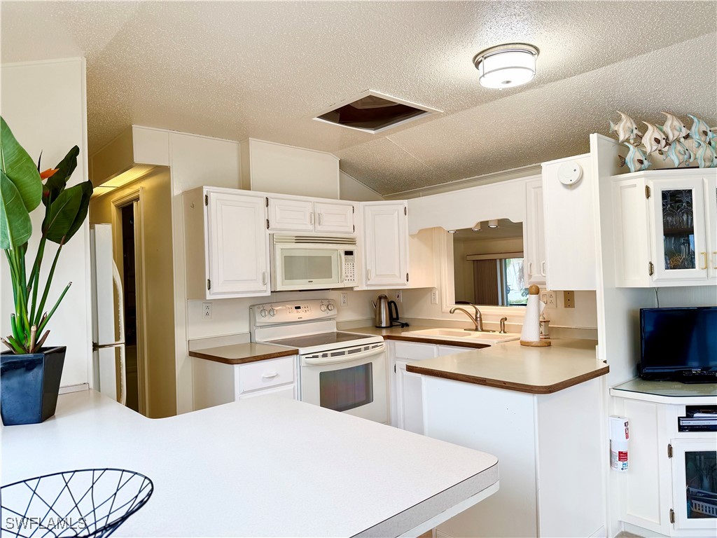 1 Bed ManufacturedHome for Sale in Naples, FL, $125,000 — photo 22
