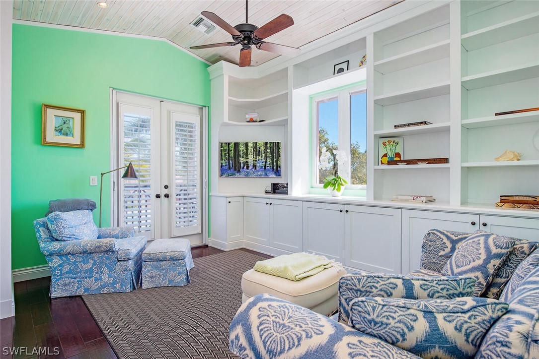 3 Bed Pool Home for Sale in Park Shore, photo 22