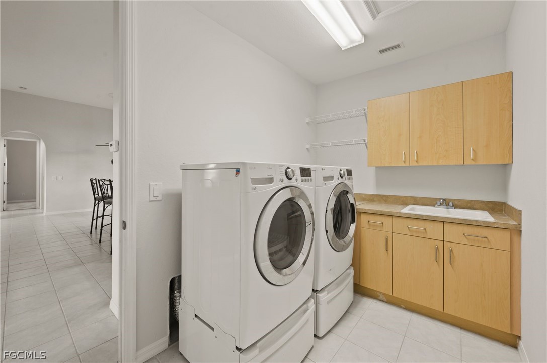 3 Bed Pool Home for Sale in Cape Coral, photo 22