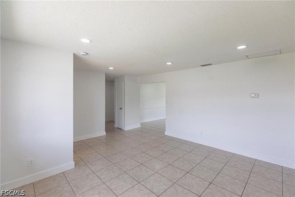 2 Bed SingleFamilyResidence for Sale in Cape Coral, photo 22