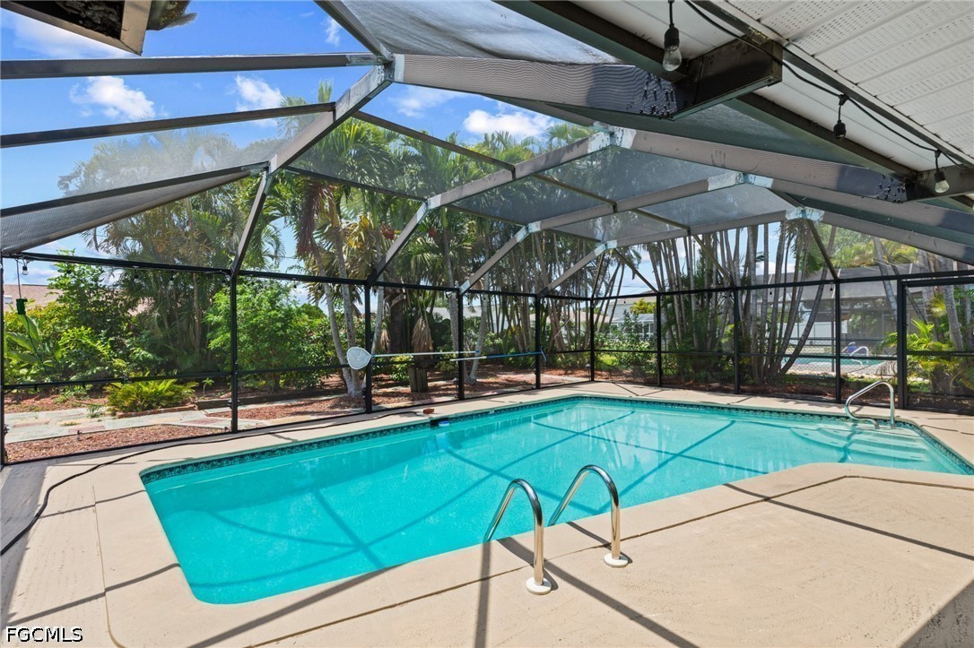 2 Bed Pool Home for Sale in Cape Coral, photo 22