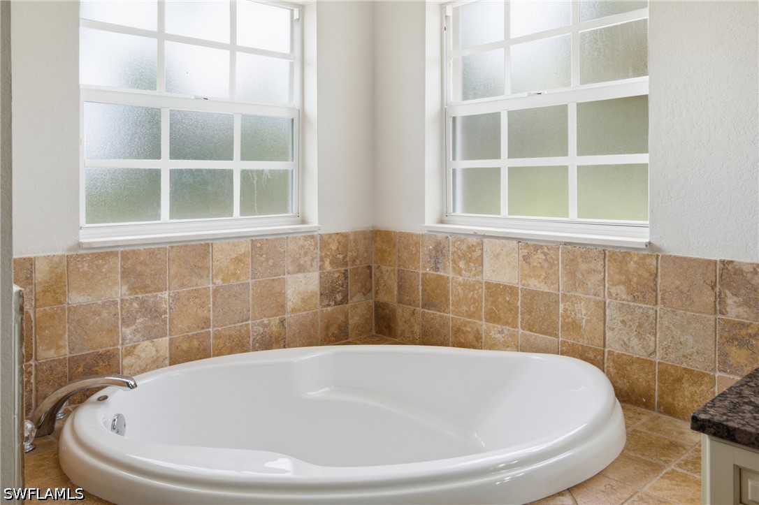 4 Bed SingleFamilyResidence for Sale in Naples, photo 22