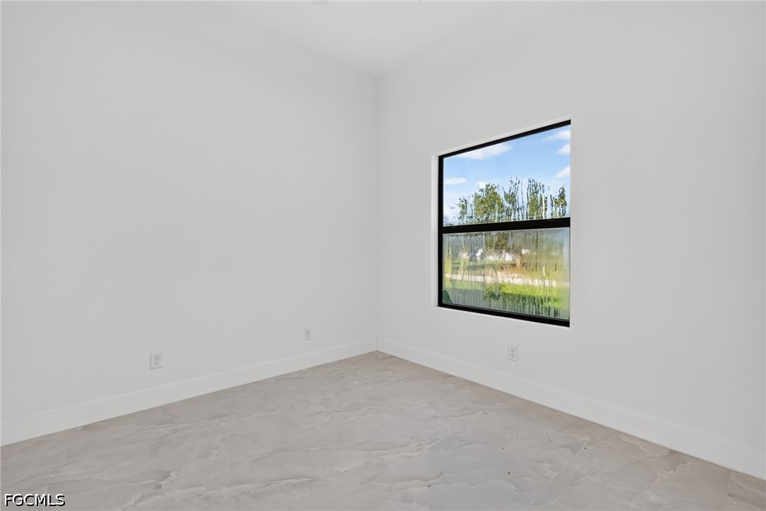 4 Bed SingleFamilyResidence for Sale in Lehigh Acres, photo 22