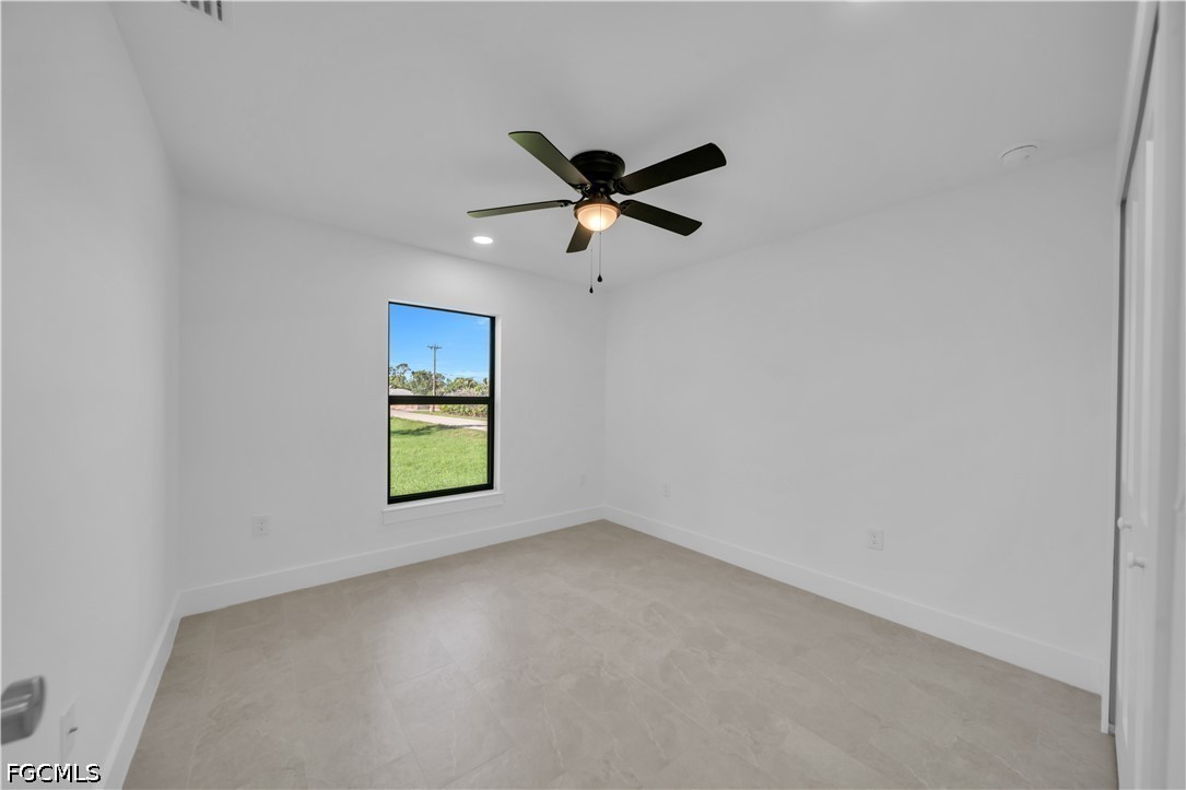 3 Bed SingleFamilyResidence for Sale in Lehigh Acres, photo 22