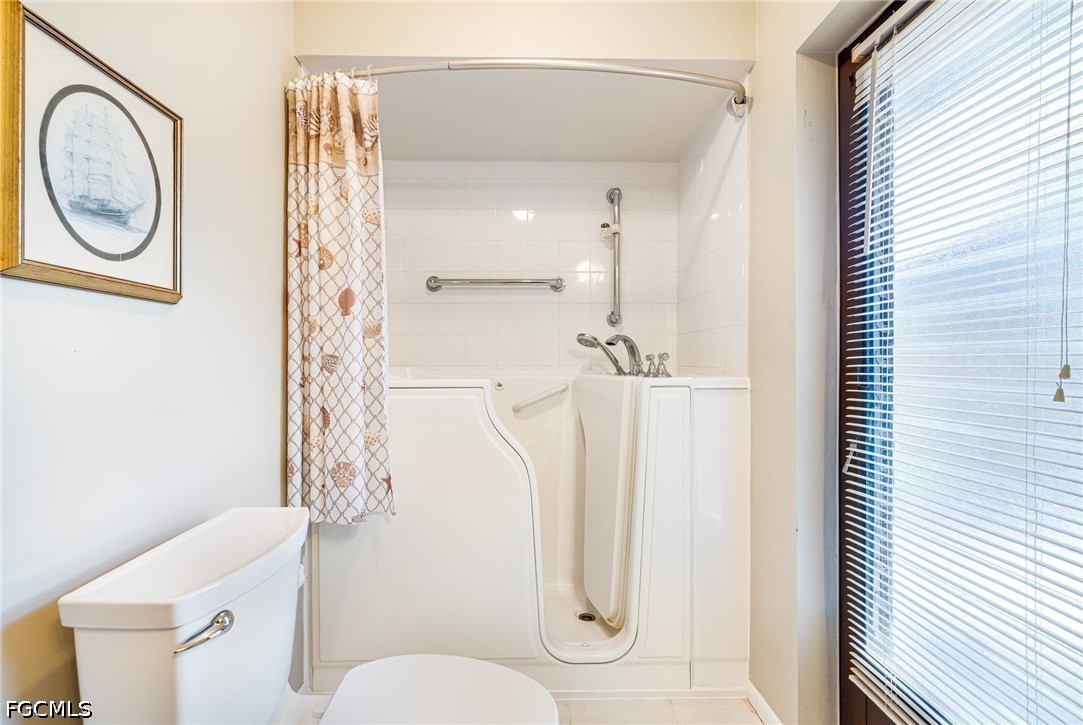 2 Bed SingleFamilyResidence for Sale in Fort Myers, photo 22