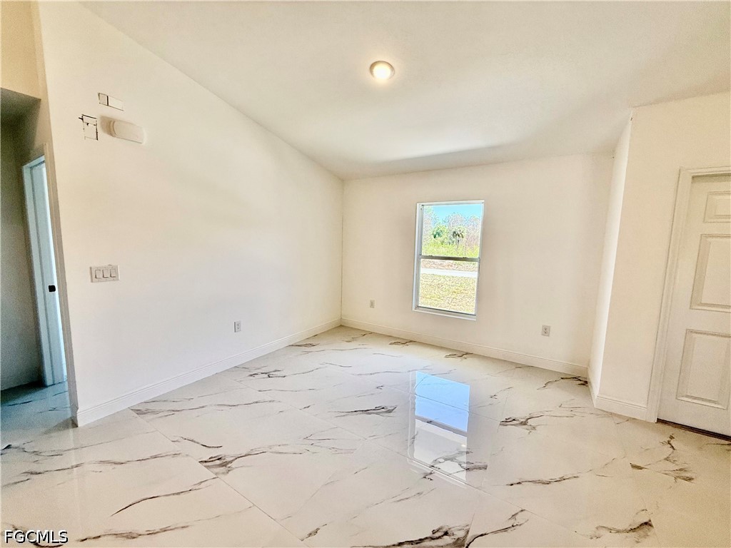 3 Bed SingleFamilyResidence for Sale in Lehigh Acres, photo 22