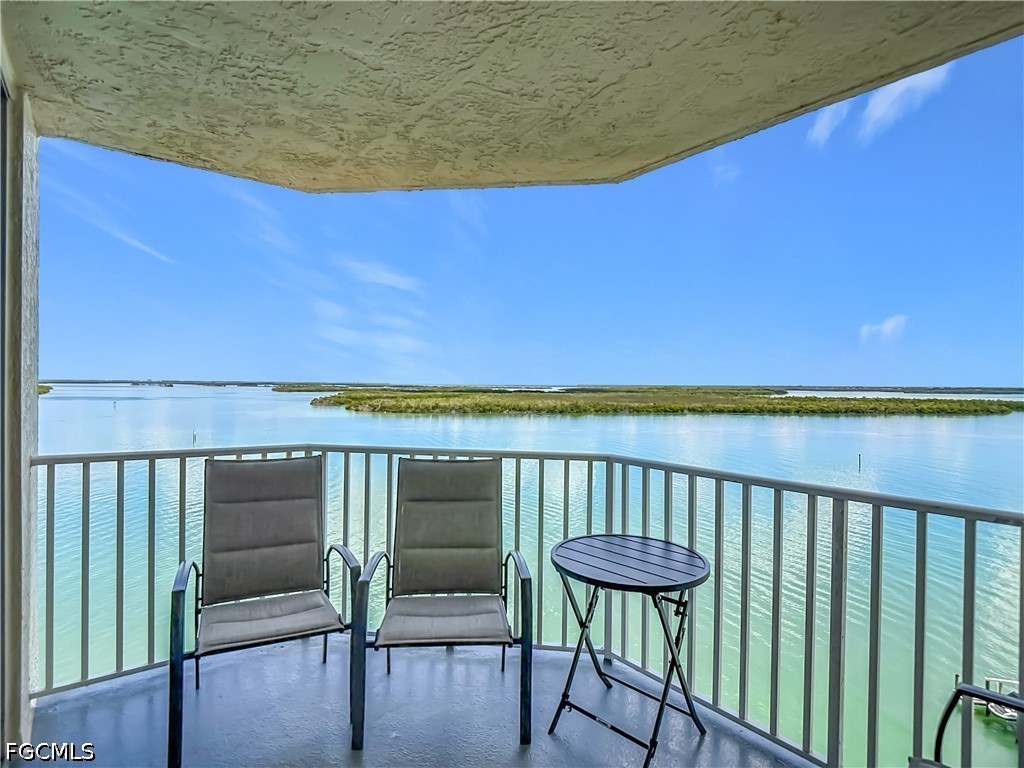 1 Bed Waterfront Home for Sale in Fort Myers Beach, photo 22
