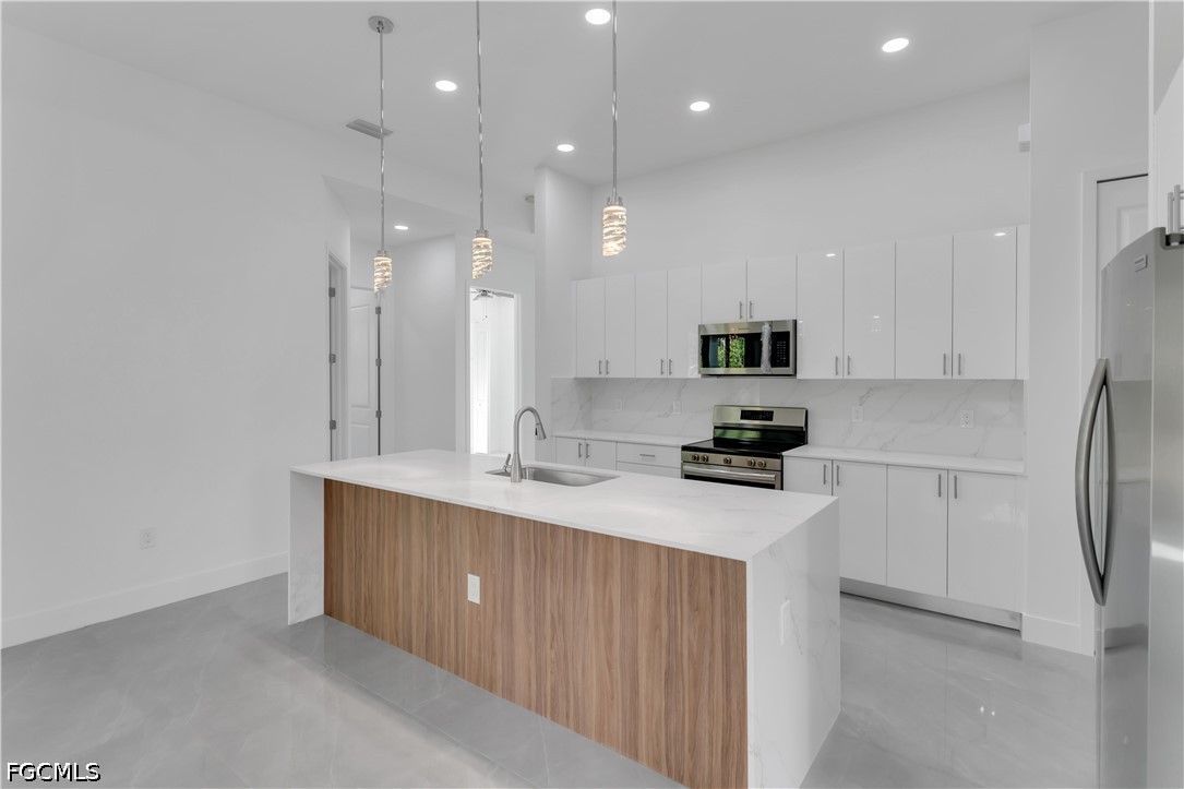 4 Bed SingleFamilyResidence for Sale in Lehigh Acres, photo 22