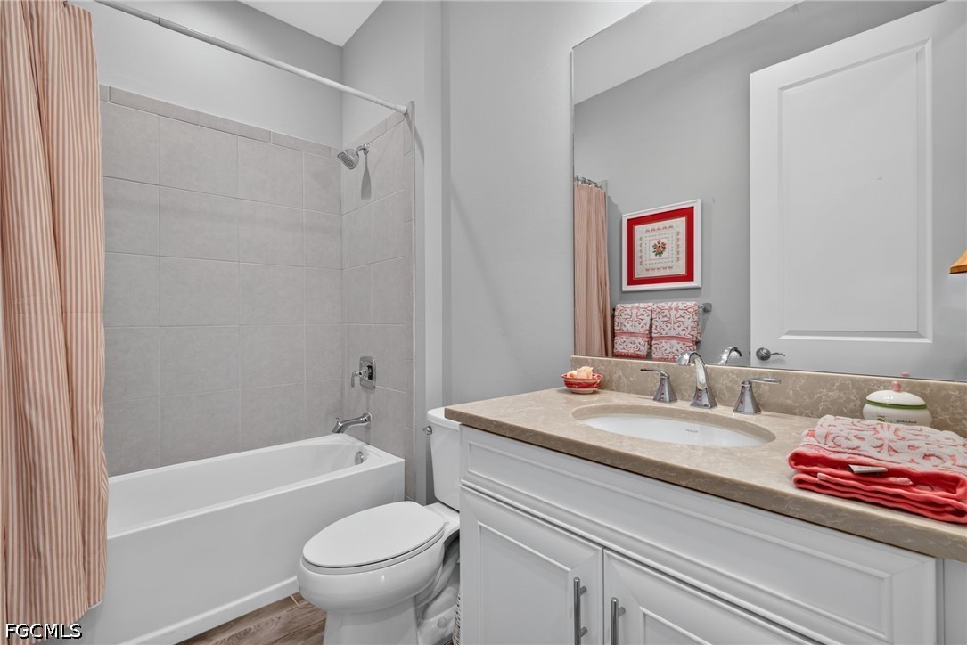 2 Bed Attached for Sale in Naples, photo 22