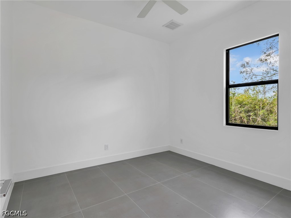 3 Bed SingleFamilyResidence for Sale in East Englewood, photo 22