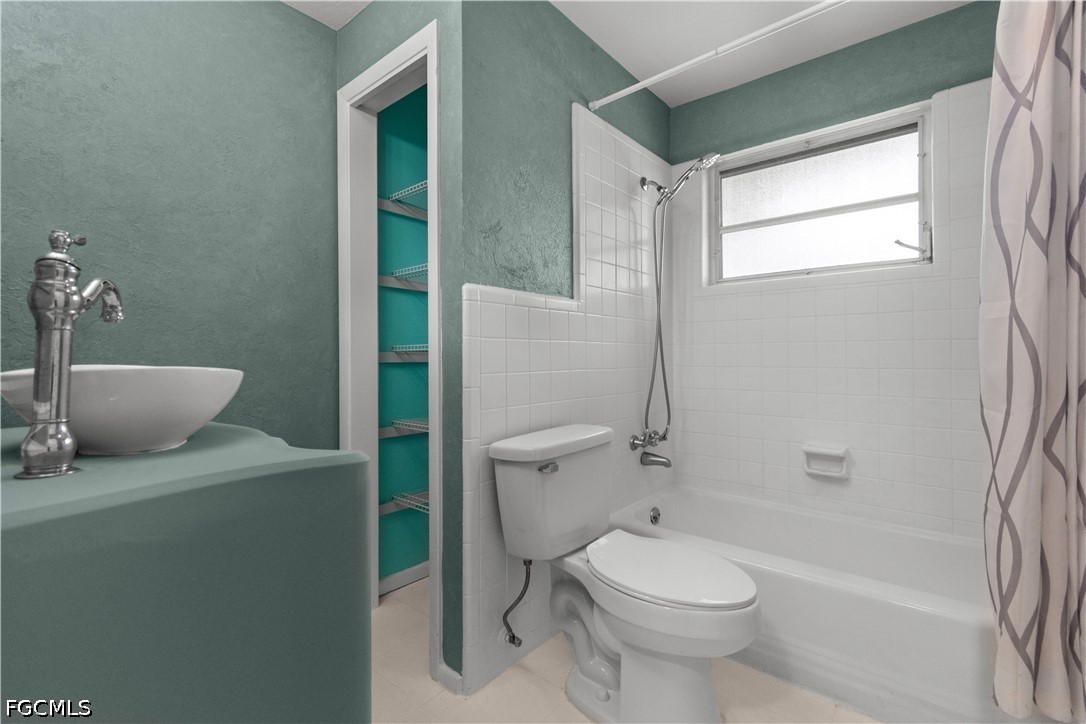 2 Bed SingleFamilyResidence for Sale in Fort Myers, photo 22