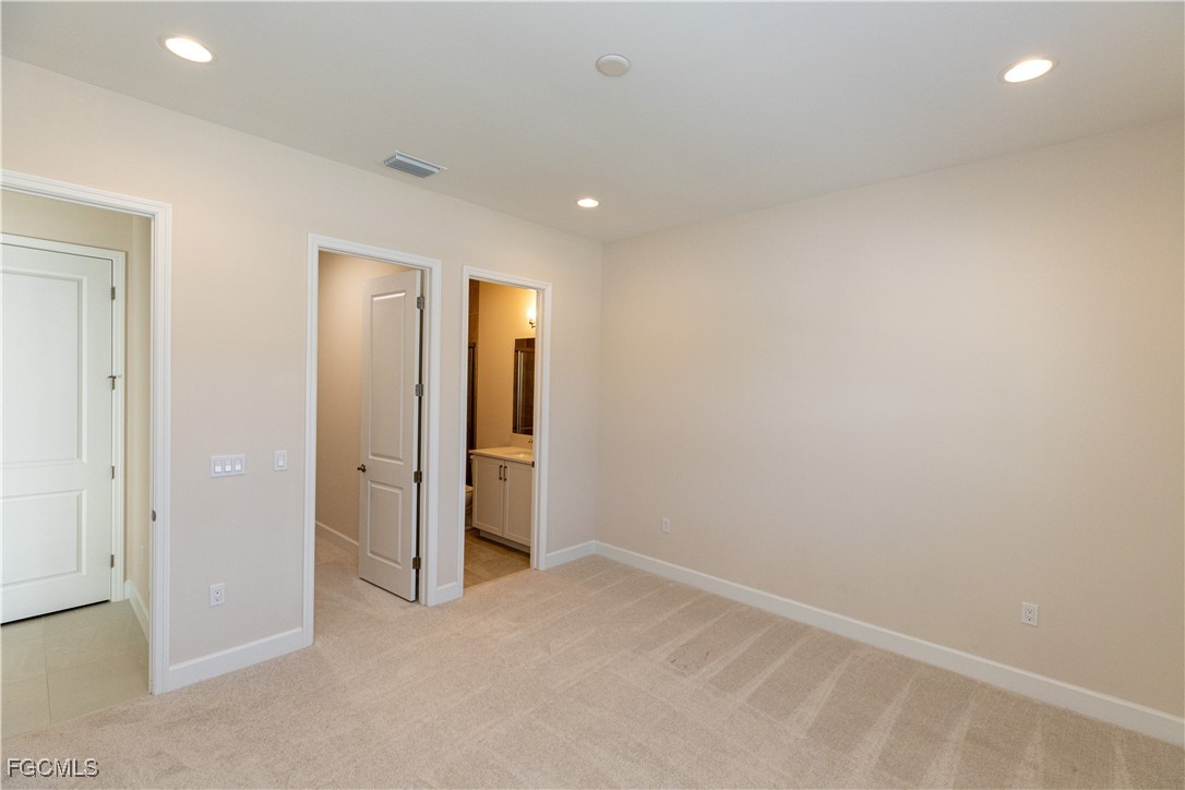 3 Bed SingleFamilyResidence for Sale in Valencia Harbor, FL — photo 23