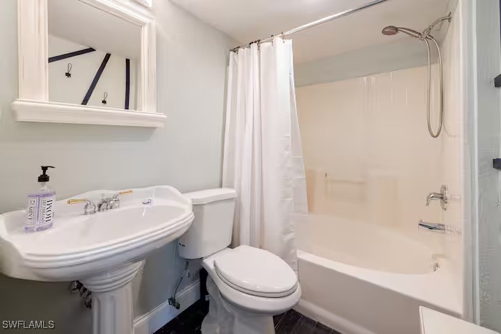 2 Bed SingleFamilyResidence for Sale in Naples, photo 23