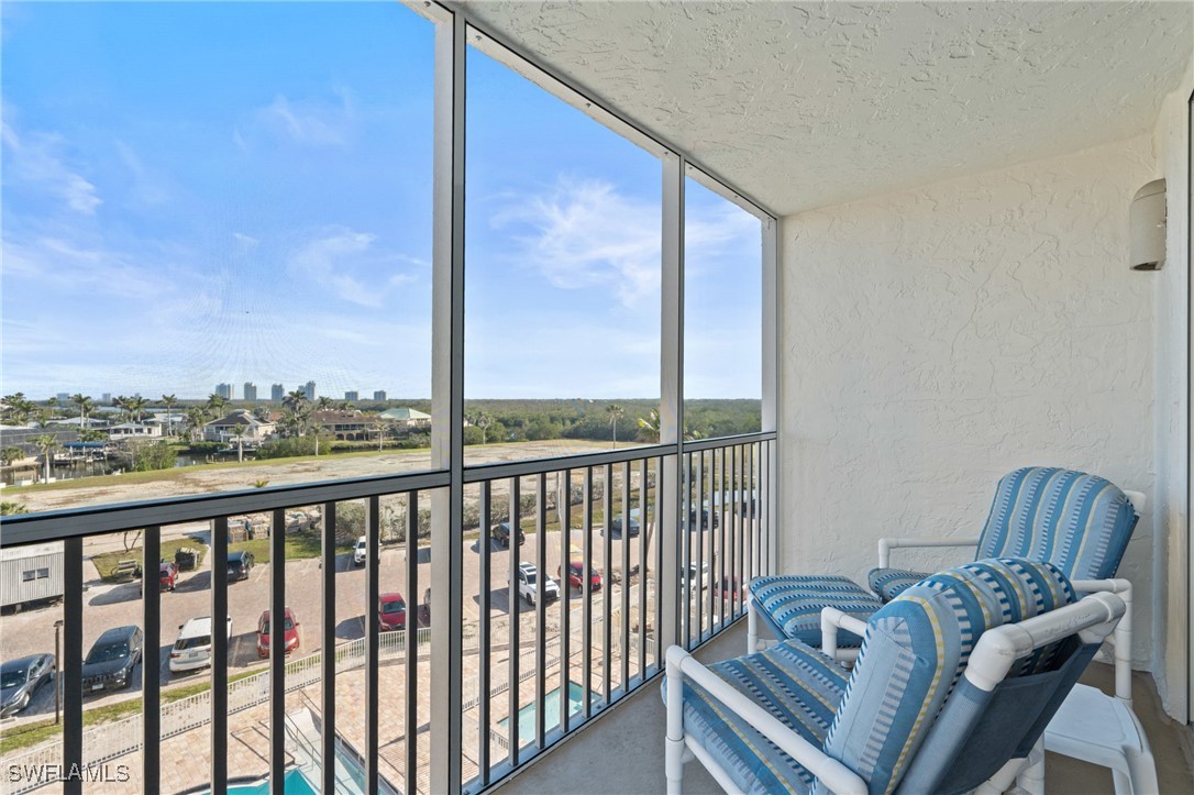 1 Bed Waterfront Home for Sale in Beach And Tennis Club, photo 23