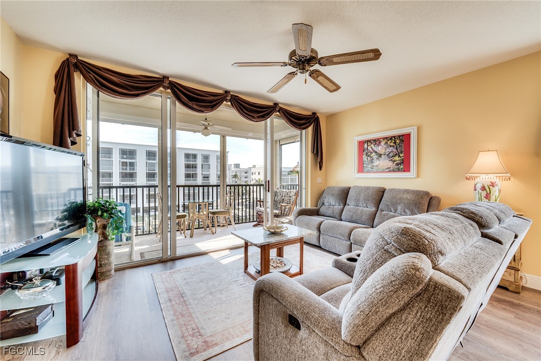 3 Bed Waterfront Home for Sale in Hibiscus Pointe, FL — photo 23