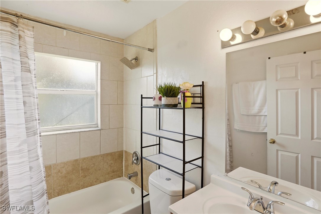 3 Bed SingleFamilyResidence for Sale in Naples, photo 23
