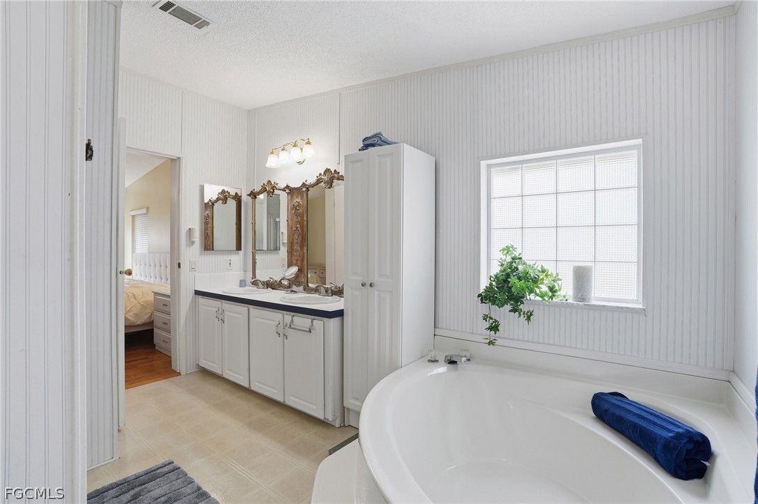 3 Bed ManufacturedHome for Sale in Riverwood, FL, $200,000 — photo 23