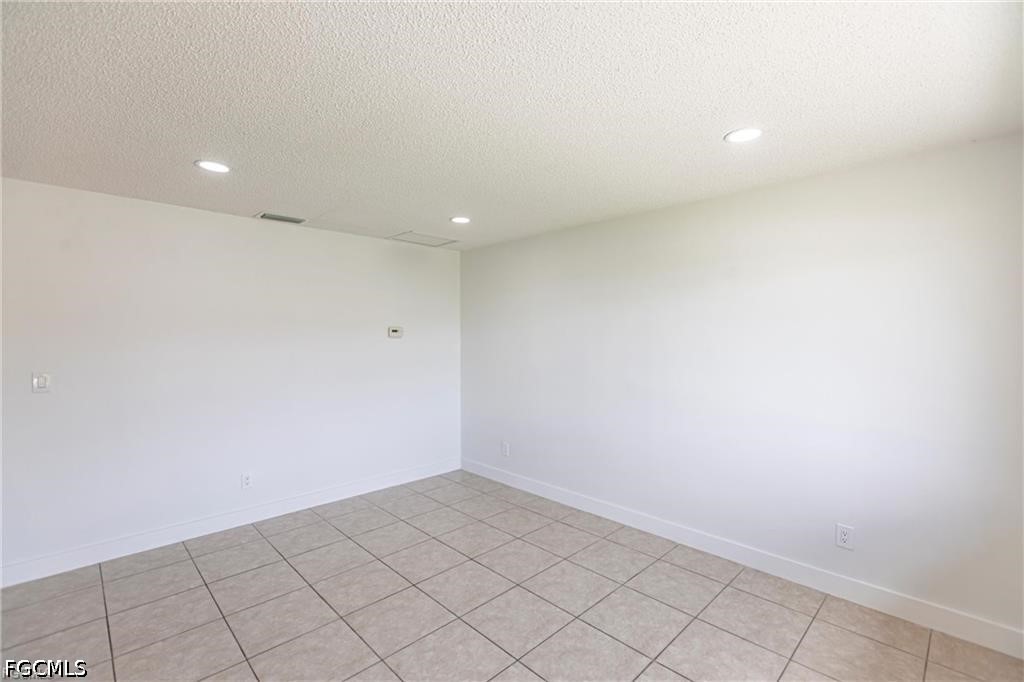 2 Bed SingleFamilyResidence for Sale in Cape Coral, photo 23