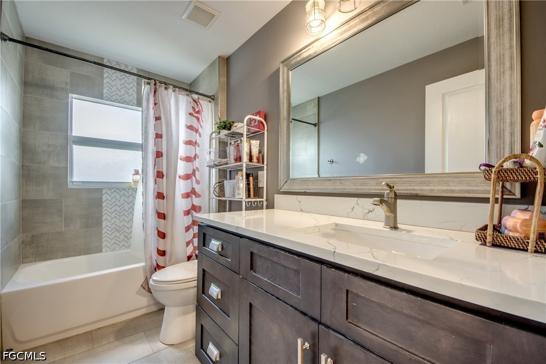 5 Bed SingleFamilyResidence for Sale in Fort Myers, FL — photo 23
