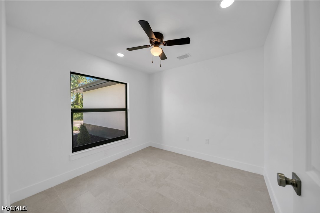 3 Bed SingleFamilyResidence for Sale in Lehigh Acres, photo 23