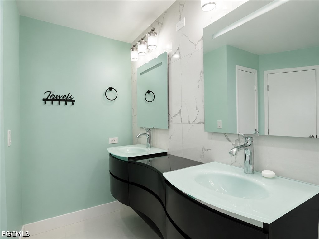 3 Bed SingleFamilyResidence for Sale in Cape Coral, photo 23