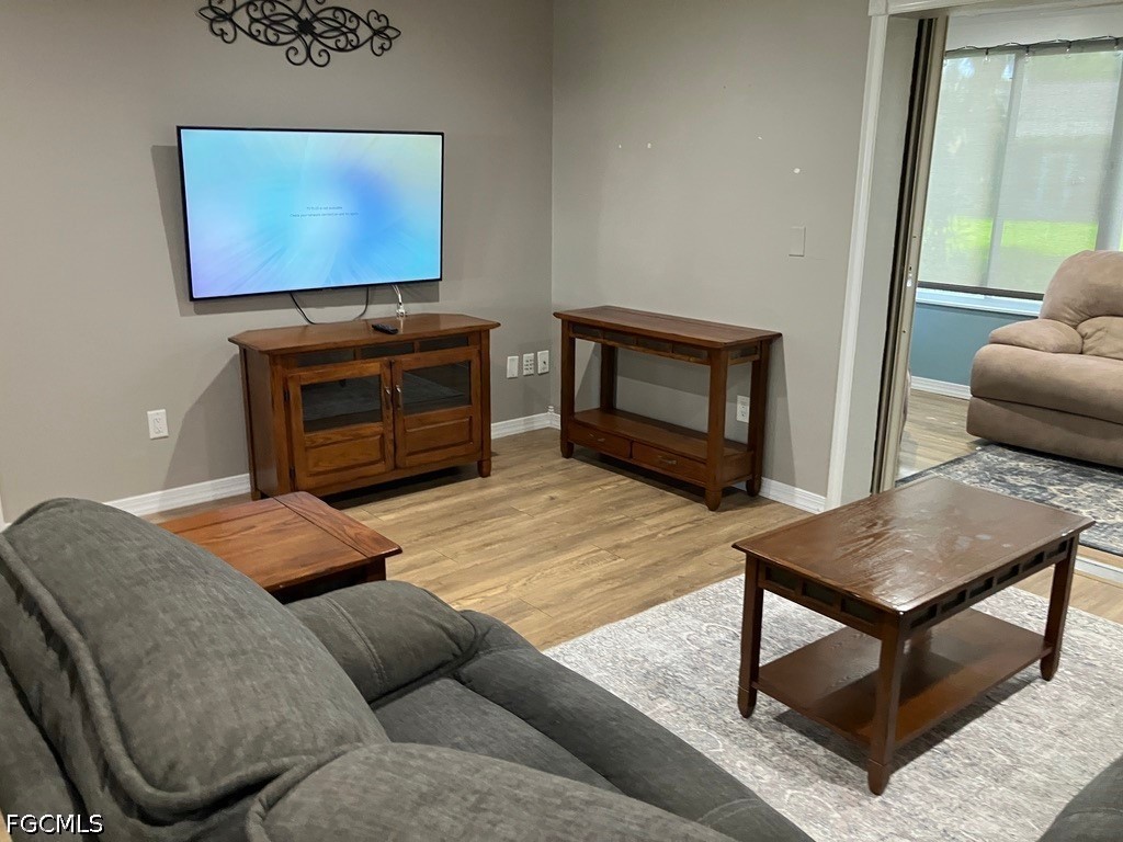 2 Bed Attached for Sale in Myerlee Circle Condo, FL, $1,900 — photo 23